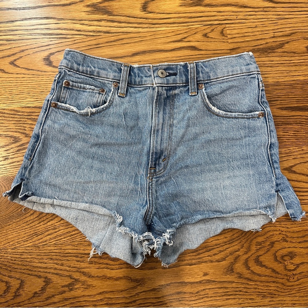 Abercrombie and Fitch the mom short high rise size 28/6